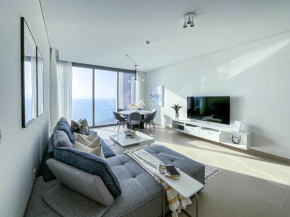 HiGuests - Luxury 2BR Apartment with Ain Dubai Views